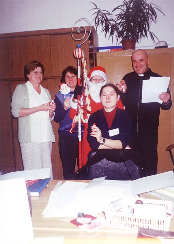 Mikoaj w sekretariacie (2002r.)